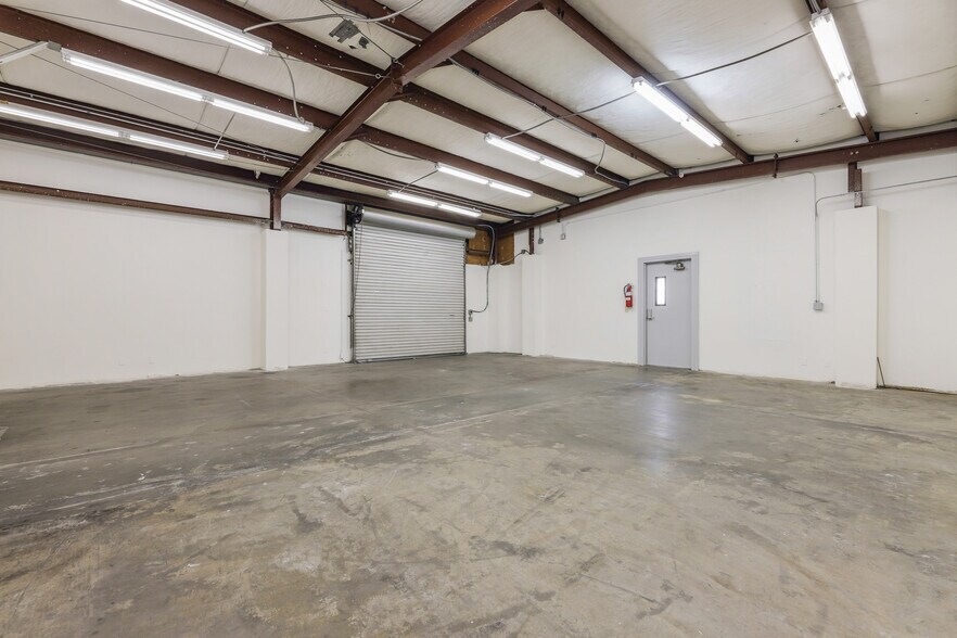 More Photos Of 15384 Arrow Blvd, Fontana Office For Lease