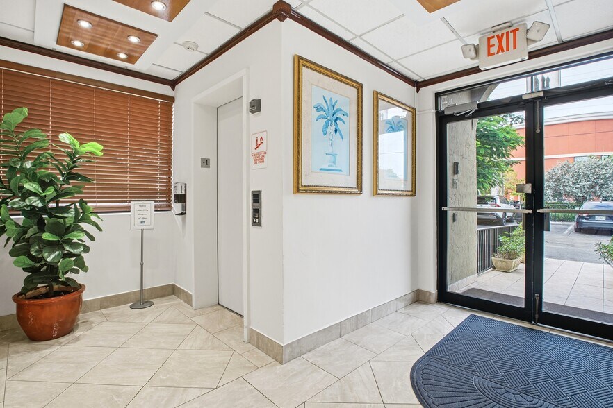 More Photos Of 4075 SW 83rd Ave, Miami Office For Sale