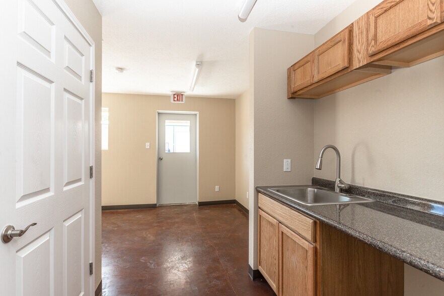 More Photos Of 12903 State Highway 30, College Station Warehouse For Lease