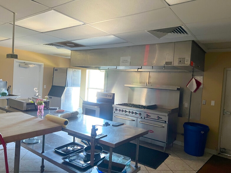 More Photos Of 15833 N US Highway 301, Citra Lodge Meeting Hall For Sale