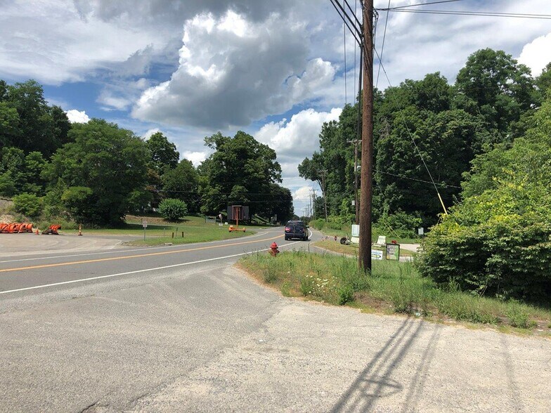 More Photos Of 48 Kent Rd, New Milford Unknown For Lease