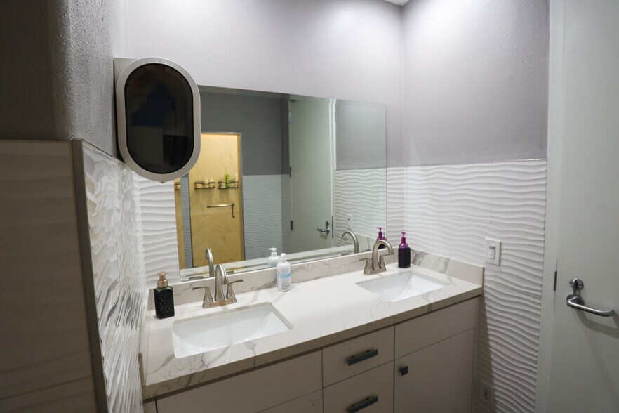 More Photos Of 448 E Foothill Blvd, San Dimas Office For Sale