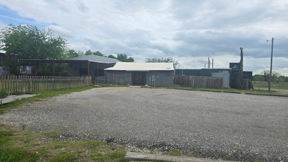 More Photos Of 4021 Acton Hwy, Granbury General Retail For Lease