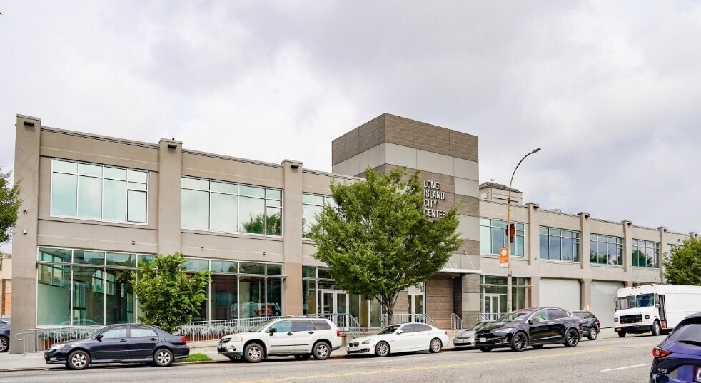 More Photos Of 4818 Van Dam St, Long Island City Office Residential For Lease