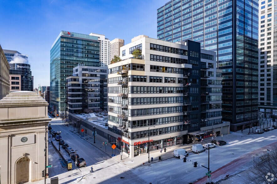 More Photos Of 130 S Canal St, Chicago Apartments For Lease