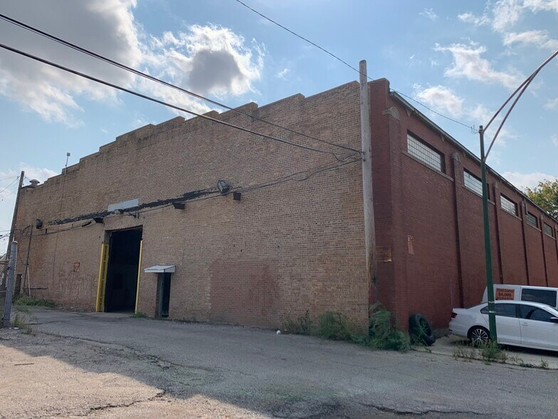 More Photos Of 2956 W 38th St, Chicago Manufacturing For Sale