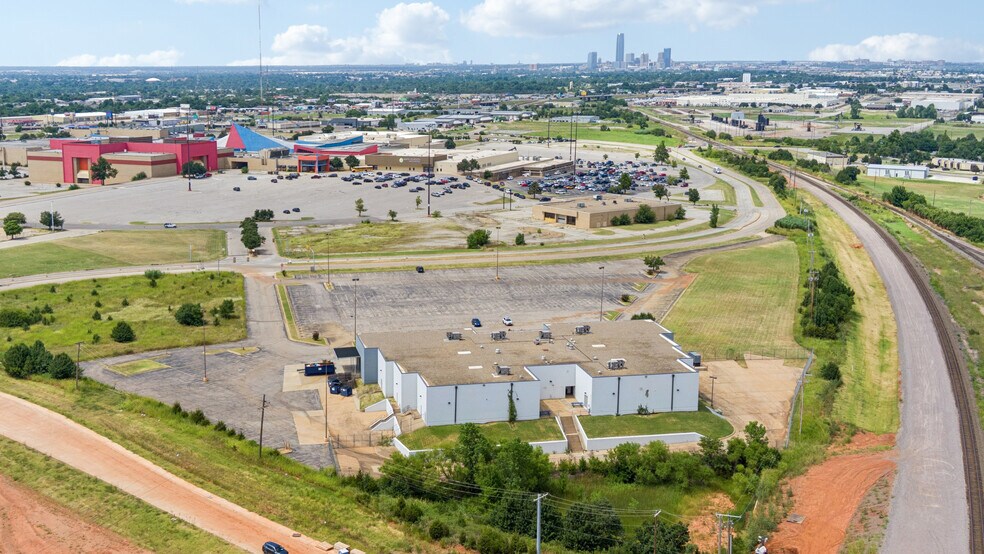 More Photos Of 7400 Plaza Mayor Blvd, Oklahoma City Flex For Lease