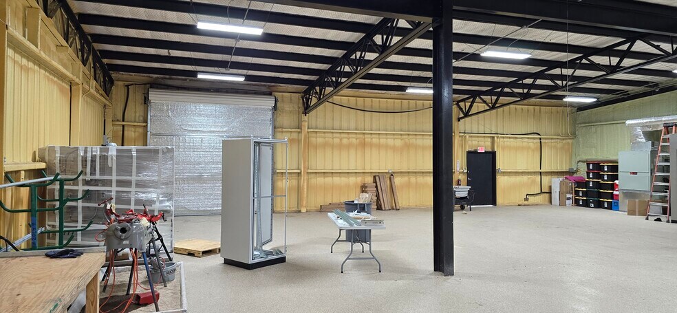 More Photos Of 1505 S Rio Grande St, Taylor Warehouse For Lease