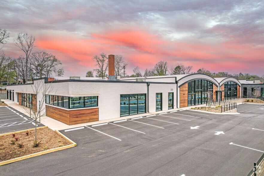 More Photos Of 800 Gesco St, Charlotte Office Residential For Lease