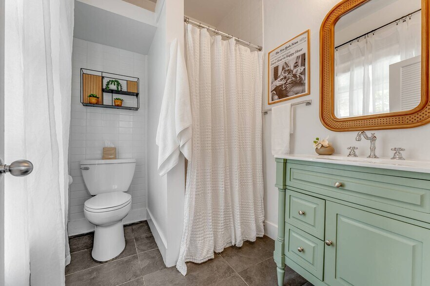 More Photos Of 1117 Duval St, Key West Hospitality For Sale