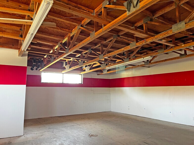 More Photos Of 1450 E Thompson Blvd, Ventura Freestanding For Lease