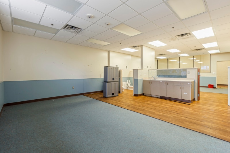 More Photos Of 702 E Grand Ave, Ponca City Office For Sale