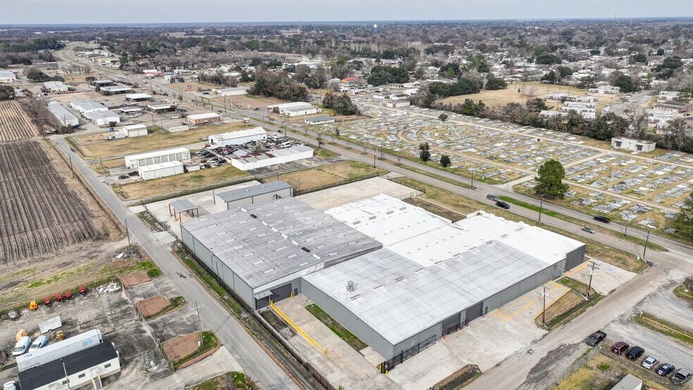 More Photos Of 403 W Admiral Doyle Dr, New Iberia Distribution For Lease
