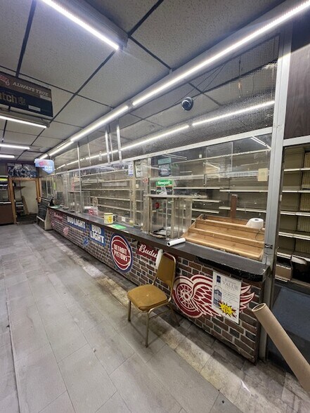 More Photos Of 13900 Meyers Rd, Detroit General Retail For Sale