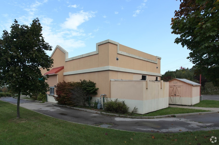 More Photos Of 4262 Lakeville Rd, Geneseo Fast Food For Lease