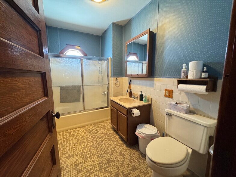 More Photos Of 300 E Pioneer St, Crandon Flex For Sale