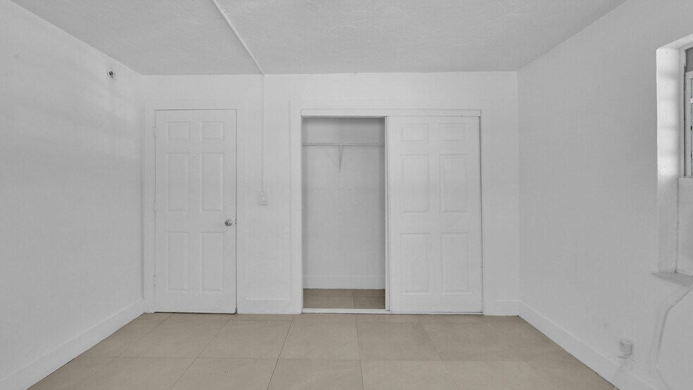 More Photos Of 715 Washington Ave, Lake Worth Apartments For Sale