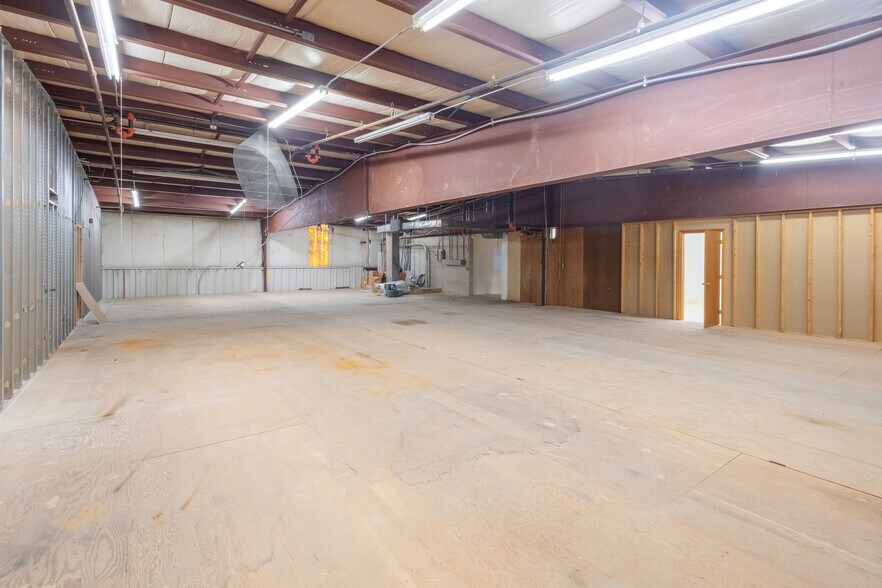 More Photos Of 27 Osprey Rd, Saugus Warehouse For Lease
