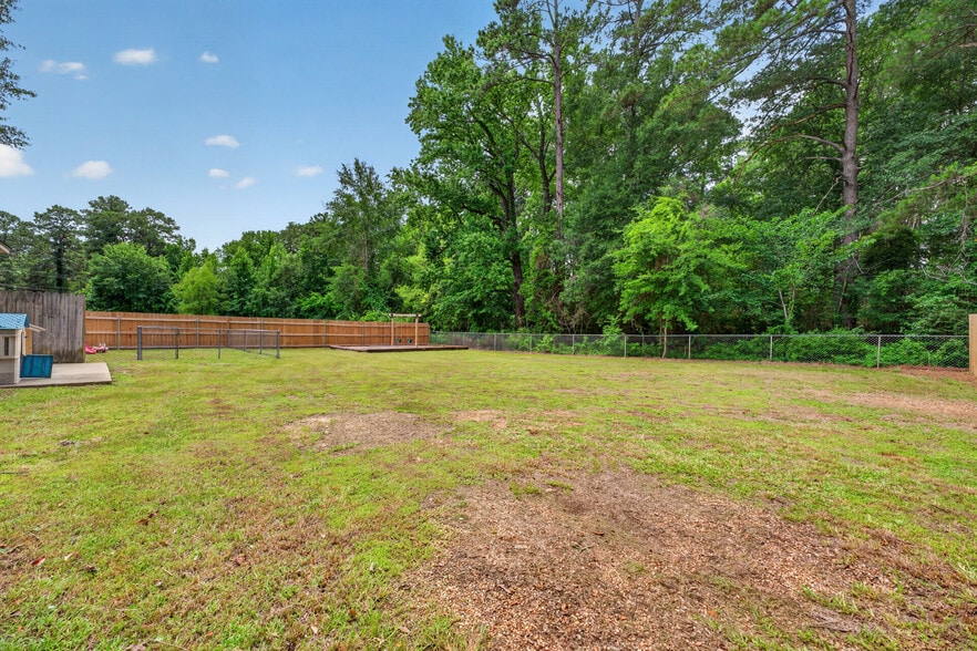 More Photos Of 109 Jasper Dr, Marshall Office For Sale