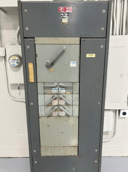 More Photos Of 850 Glaspie St, Oxford Warehouse For Sale