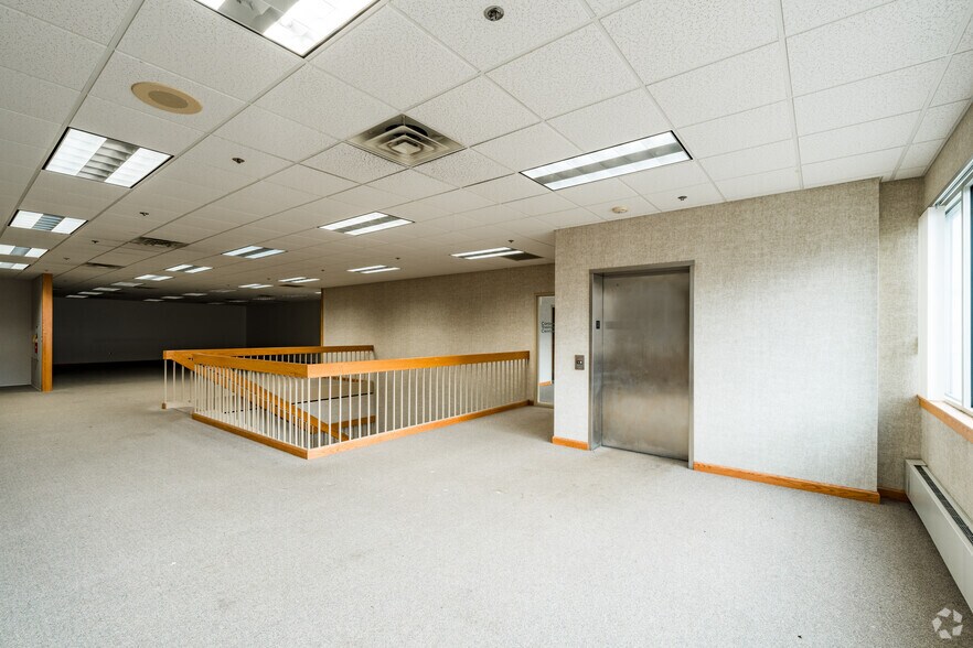 More Photos Of 200 Murray Dr, Warren Distribution For Lease