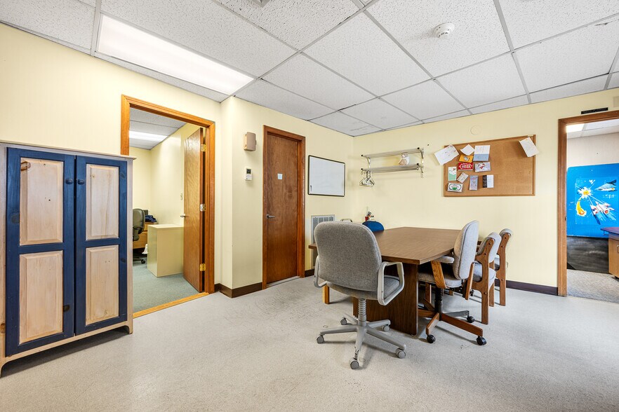 More Photos Of 131 Boston Post Rd, East Lyme Office For Lease