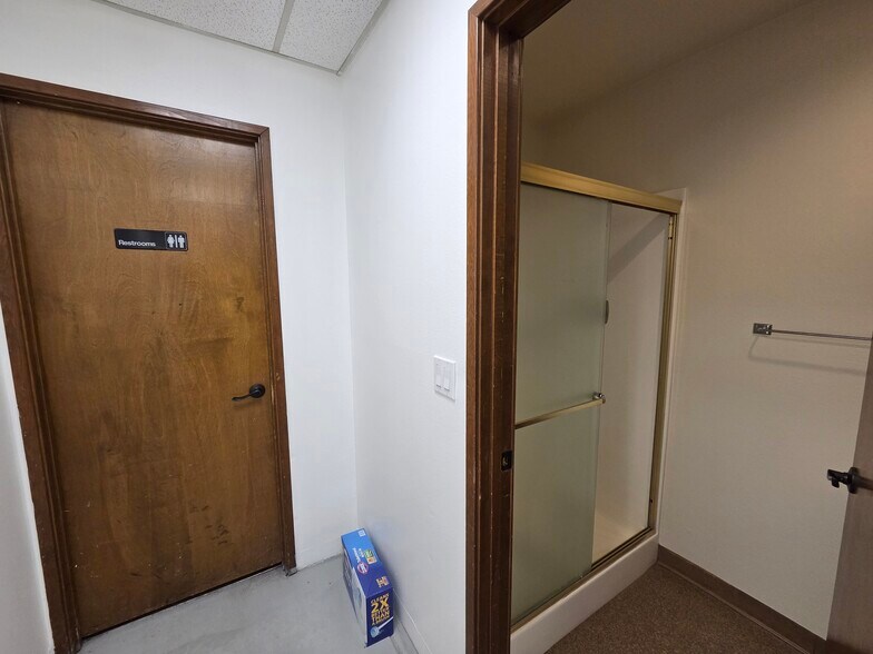 More Photos Of 4925 Indian School Rd NE, Salem Warehouse For Lease