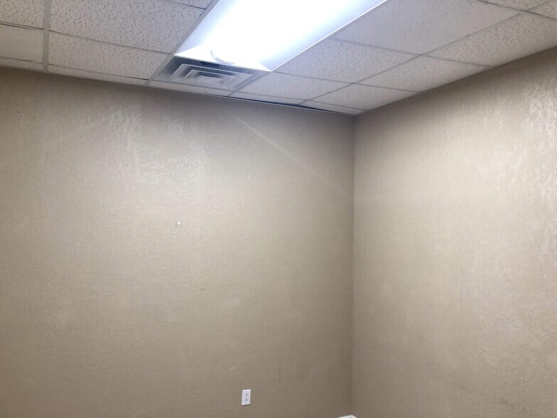 More Photos Of 2016 N Westwood Blvd, Poplar Bluff Freestanding For Sale