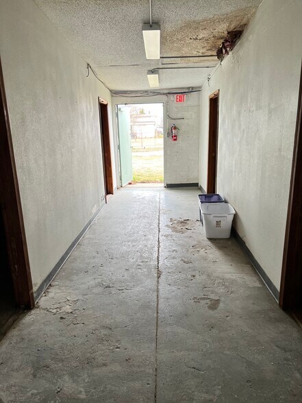 More Photos Of 317 S Main St, Lindsay General Retail For Sale