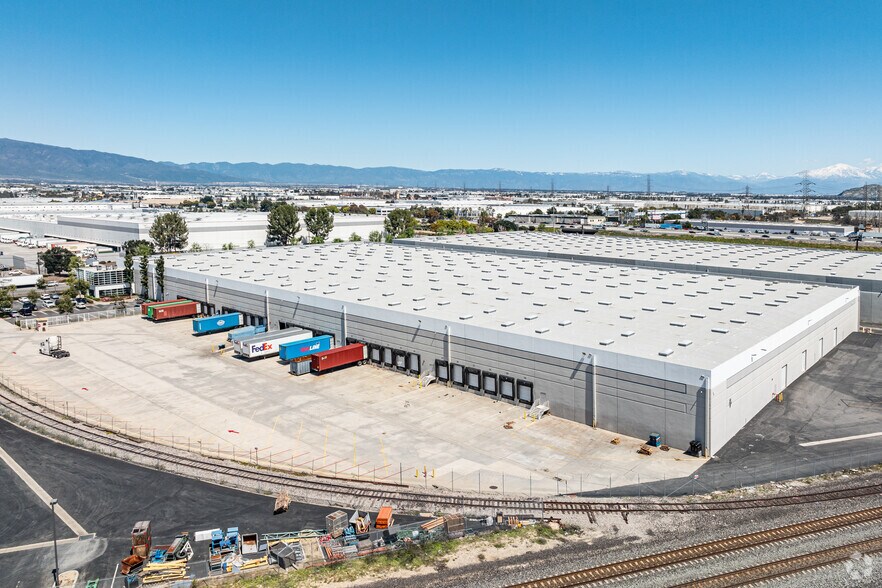 More Photos Of 12400 Philadelphia Ave, Eastvale Warehouse For Lease