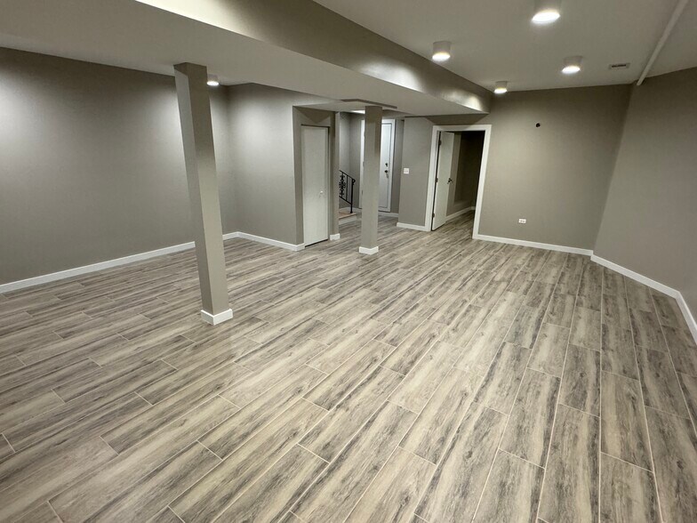 More Photos Of 2336 N Clark St, Chicago Restaurant For Lease