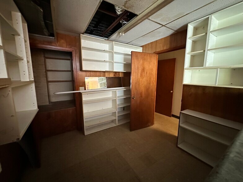 More Photos Of 1111 Miller Ave, Columbia Office Residential For Sale