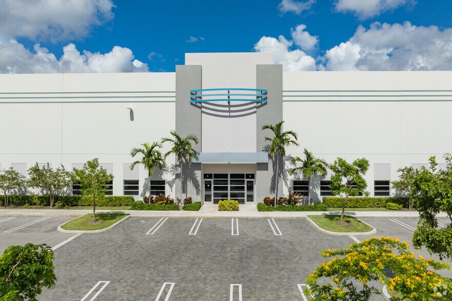 More Photos Of 1240-1270 NE 48th St, Pompano Beach Unknown For Lease