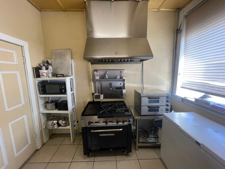 More Photos Of 402 Main St, Antonito Hotel For Lease