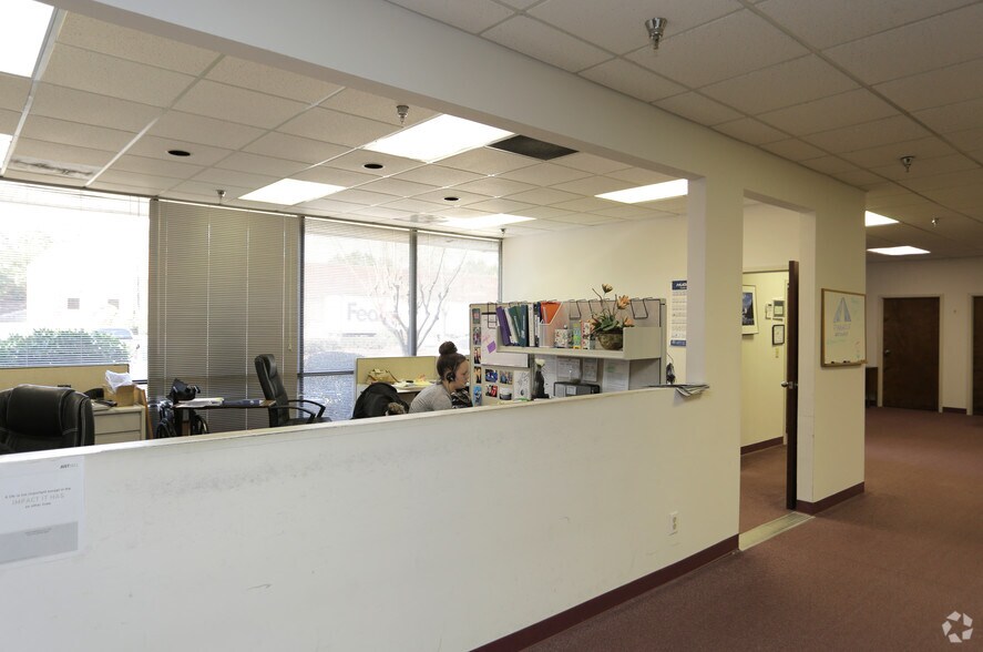 More Photos Of 225 Curie Dr, Alpharetta Light Distribution For Lease