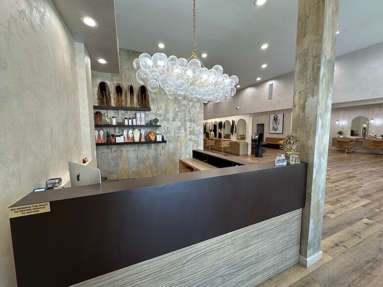 More Photos Of 351-355 N Canon Dr, Beverly Hills Storefront Retail Office For Lease