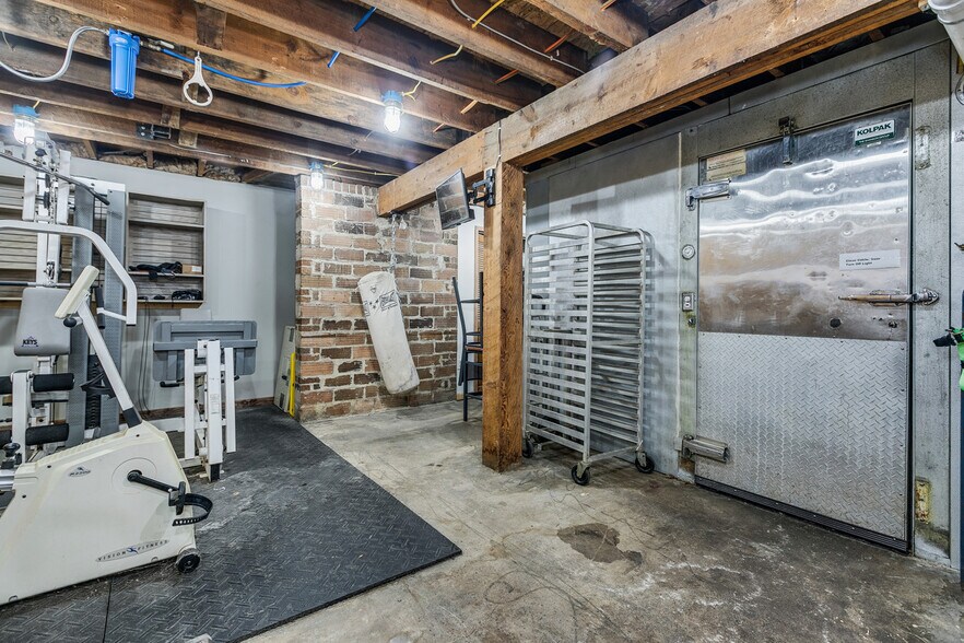 More Photos Of 328 5th Ave N, Bayport Restaurant For Sale