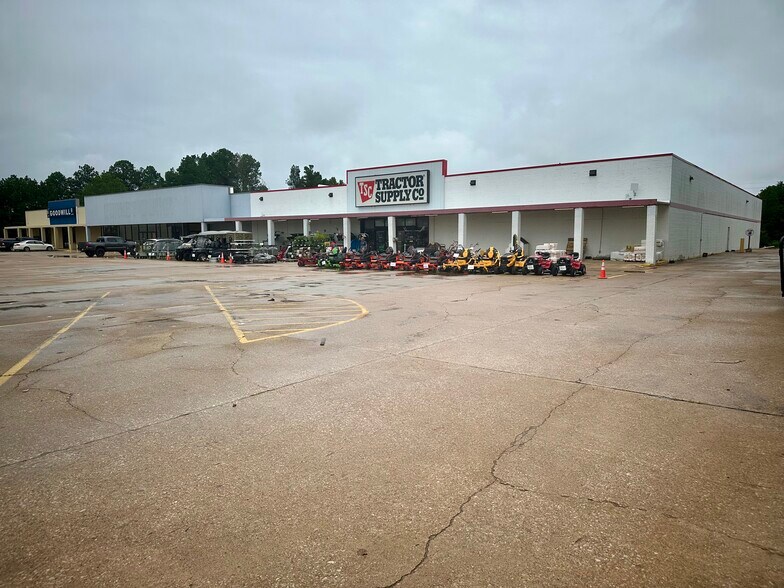 More Photos Of 1233 Tenaha St, Center Unknown For Lease