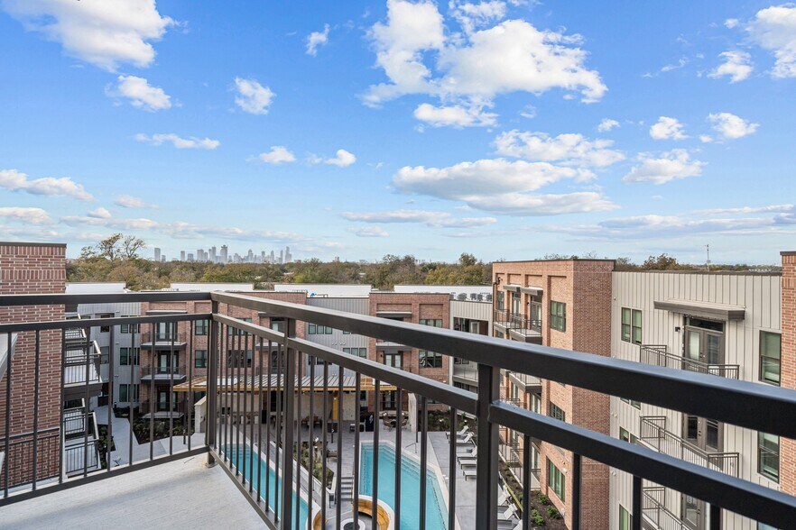 More Photos Of 760 Airport Blvd, Austin Apartments For Lease