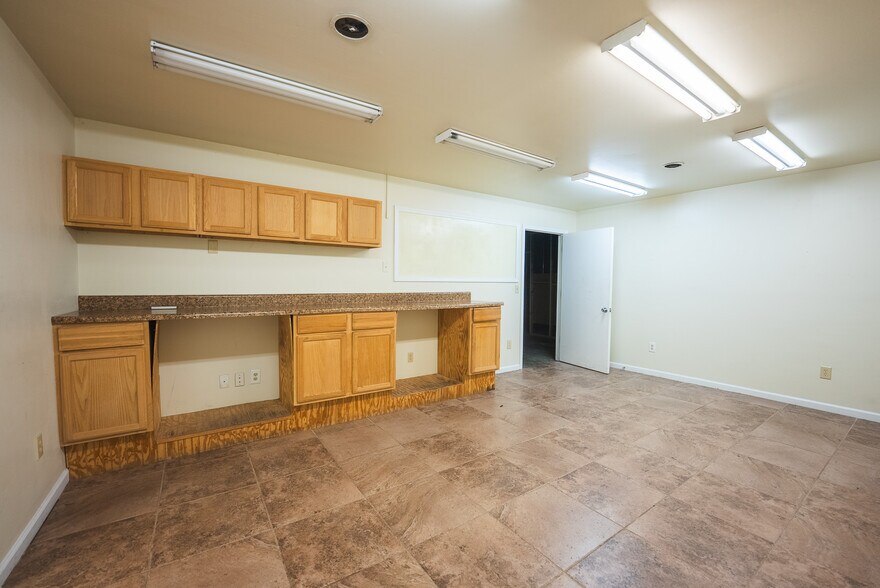 More Photos Of 690 N Franklin St, Christiansburg Office For Sale