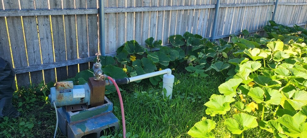 More Photos Of 1232 1st, Sutherland Convenience Store For Sale