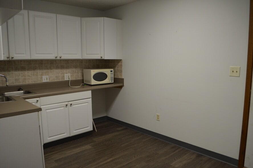 More Photos Of 623 Park Meadow Rd, Westerville Office For Lease