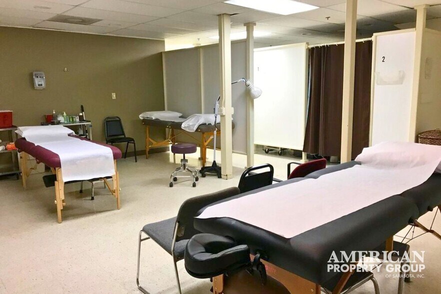 More Photos Of 3808 N Tamiami Trl, Sarasota Medical For Sale