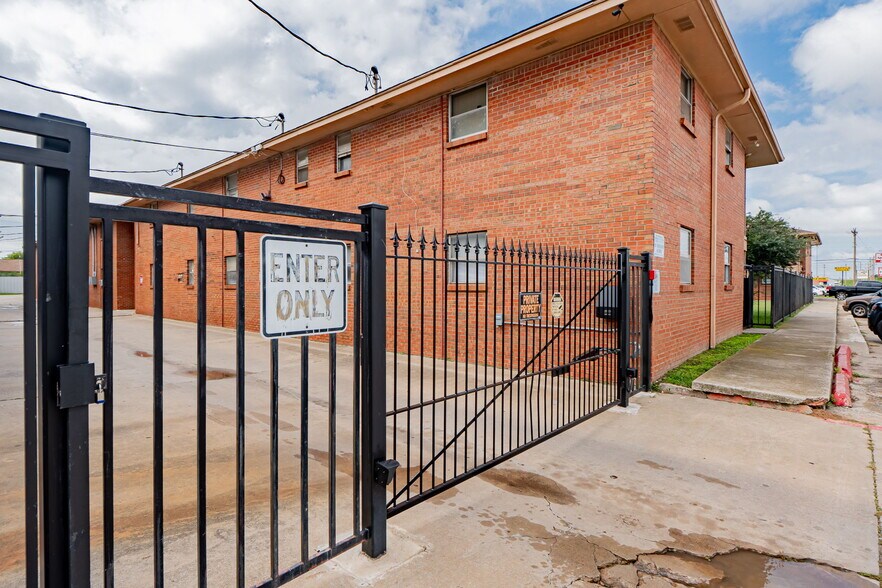 More Photos Of 3136 SW 59th St, Oklahoma City Apartments For Sale