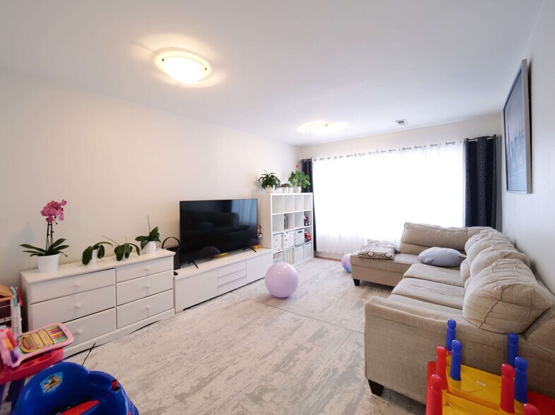 More Photos Of 5620 N Western Ave, Chicago Storefront Retail Residential For Sale