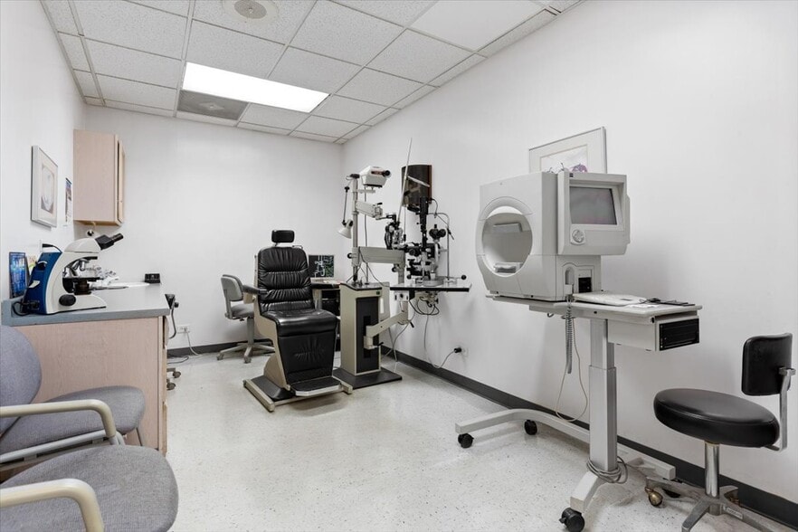More Photos Of 2719 W Peterson Ave, Chicago Healthcare For Sale