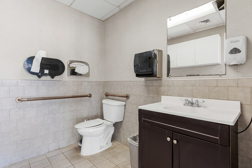 More Photos Of 805 Lafayette Ave, Hawthorne Auto Repair For Sale