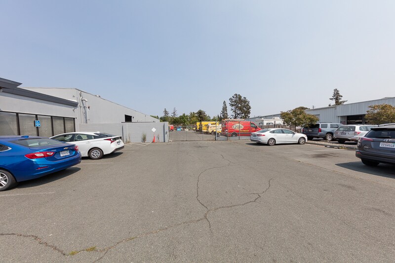 More Photos Of 1400 Petaluma Hill Rd, Santa Rosa Showroom For Sale