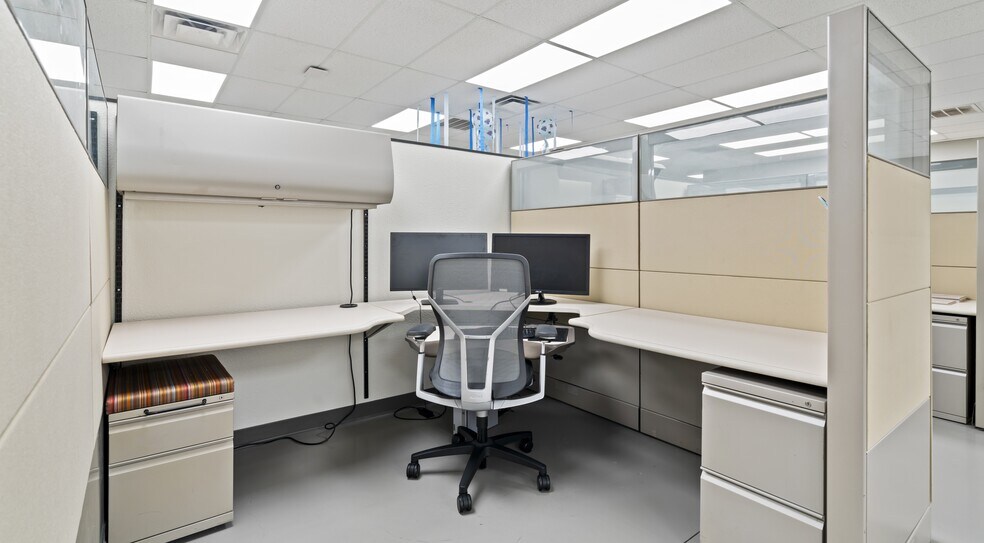 More Photos Of 3664 Walnut Bend Ln, Houston Flex For Lease