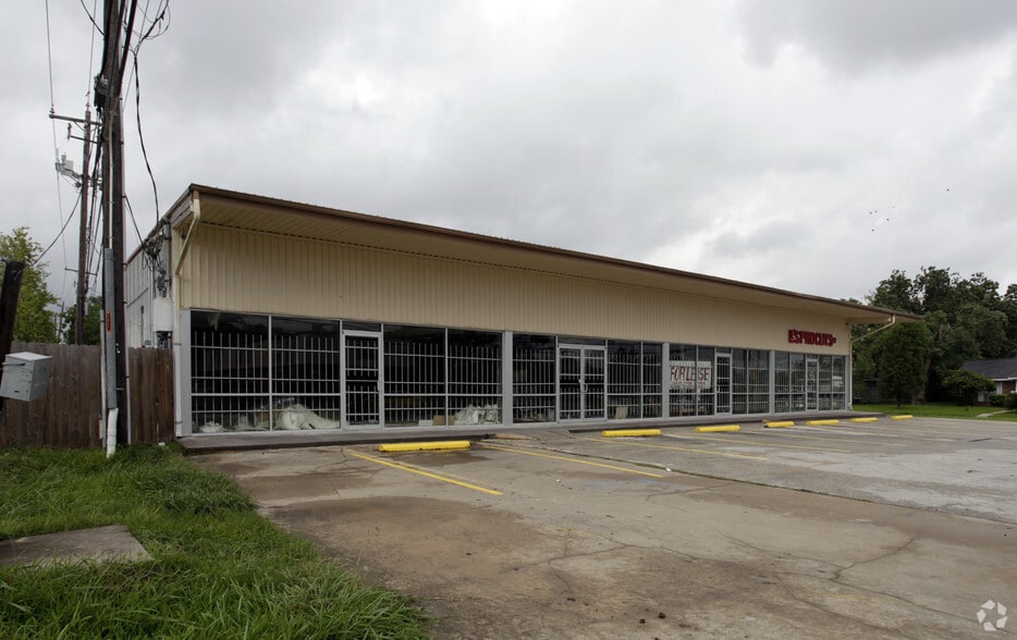 More Photos Of 832 Burke Rd, Pasadena Freestanding For Lease